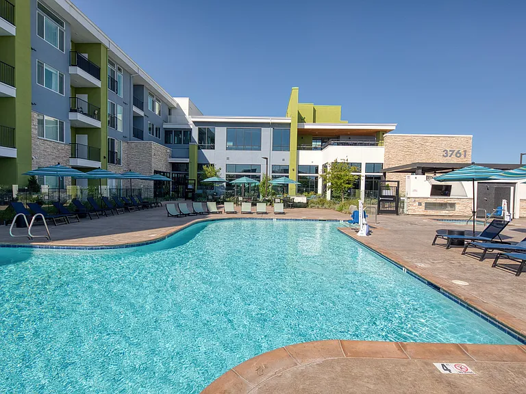 Zeta Luxury Apartments — Photo 7