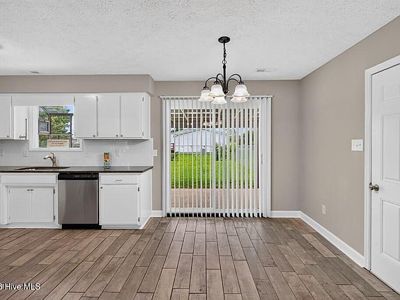 5th image of 415 Cottonwood Court