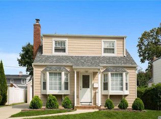 155 Gordon Rd, Valley Stream, NY 11581