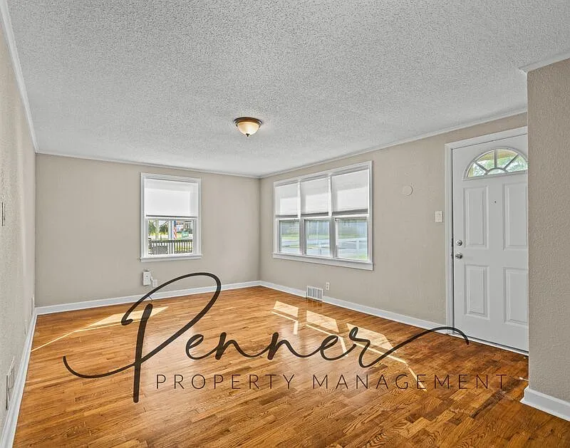 3 bed, 1.5 bath, 1176 sqft, $2,100 — Photo 3