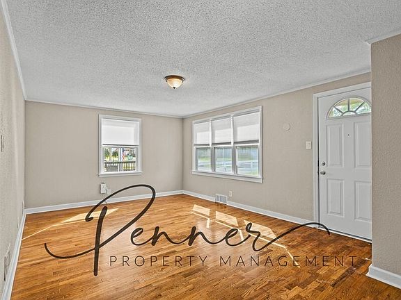 3rd image of 209 NE Douglas St