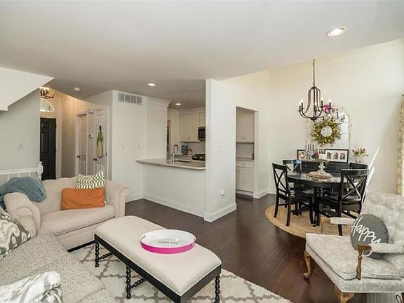 2nd image of 16286 Lea Oak Ct