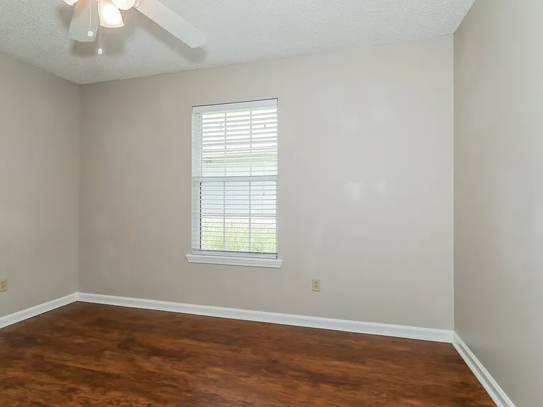 1829 Northglen Cir — Photo 8