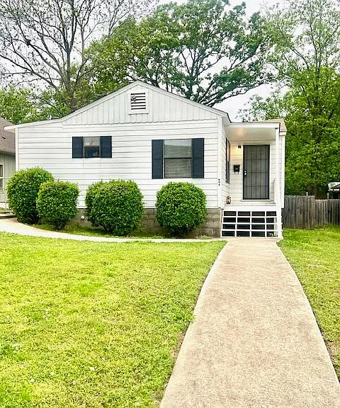 606 S Valentine St — Photo 1