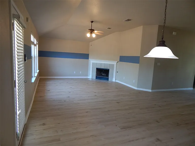 601 Abbeyglen Castle Dr — Photo 14