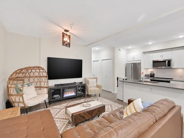 15351 101st Ave #116, Surrey, BC V3R 0G2
