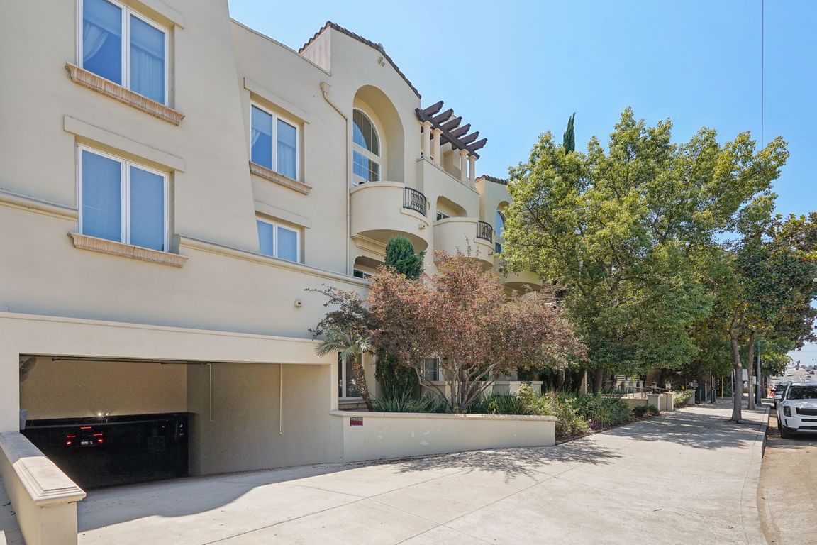 Burbank Blvd 211-S1208-001.jpg