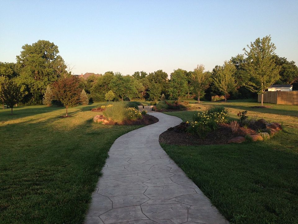 Neighborhood park at the bottom of the street!