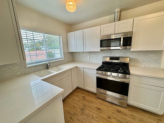 5th image of 915 W Occidental St