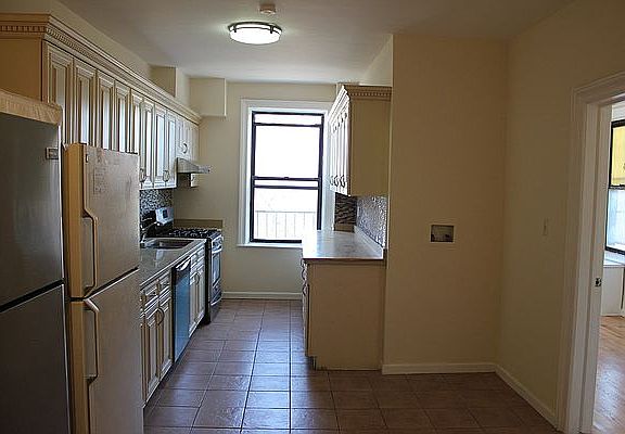 4th image of 42-20 Kissena Blvd #E-4