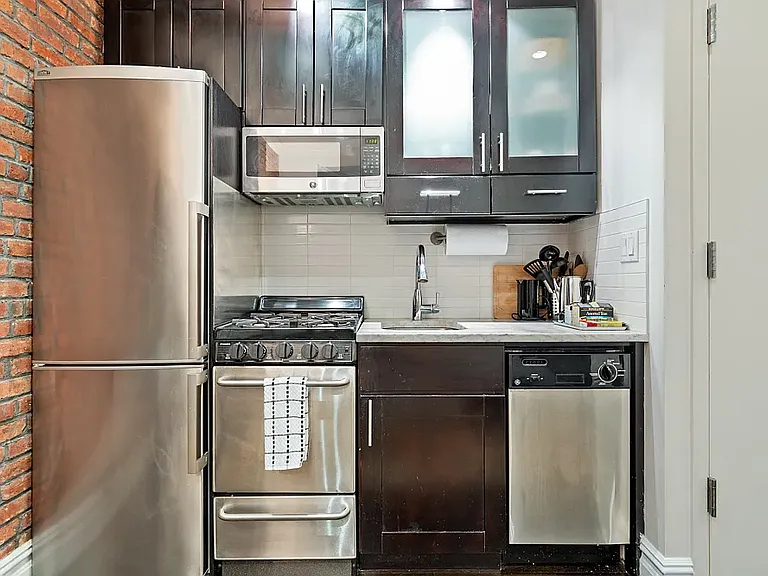 412 W 36th St #2B — Photo 5