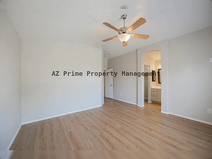 1710 E Oakland St — Photo 13