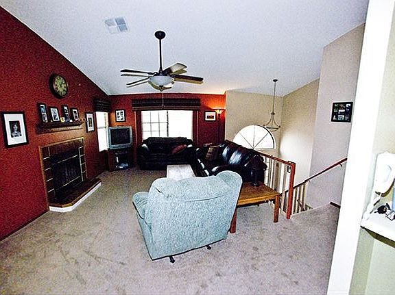 FIREPLACE, LARGE FAMILY ROOM