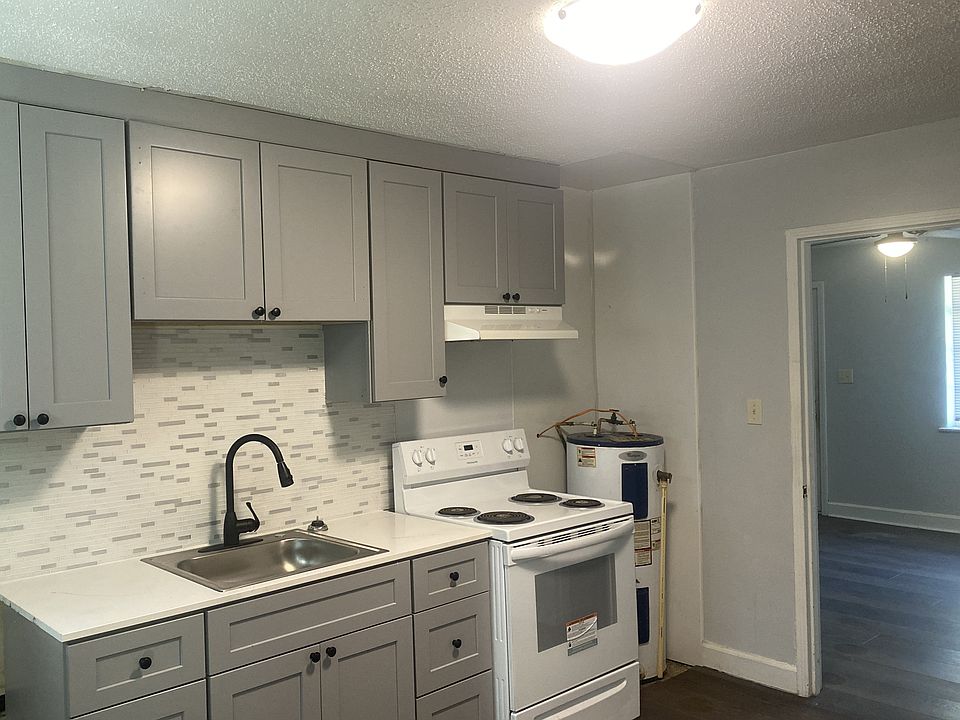 2nd image of 405 Paris Ave #B