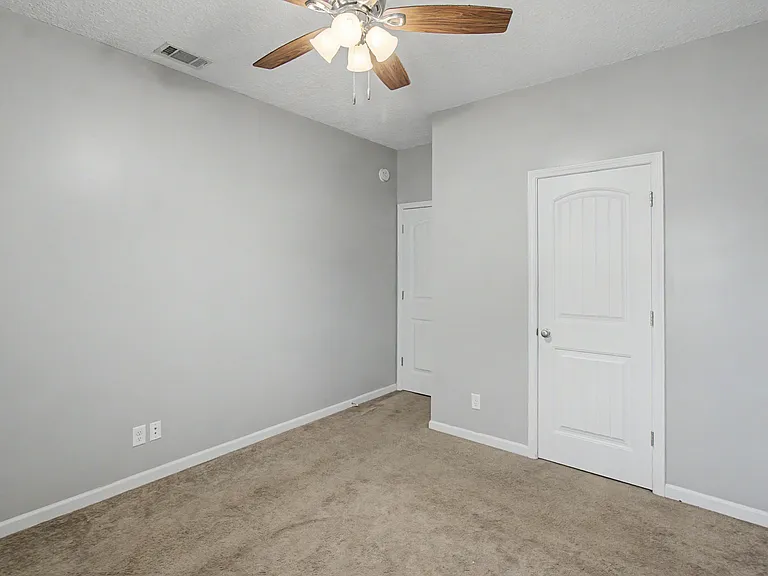 976 Oak Crest Dr — Photo 17