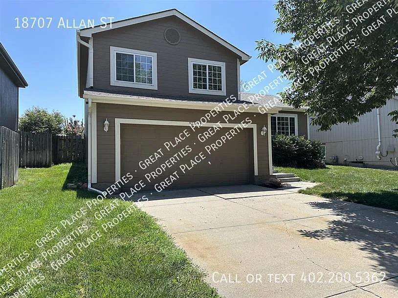 3 bed, 1427 sqft, $2,199 — Photo 1