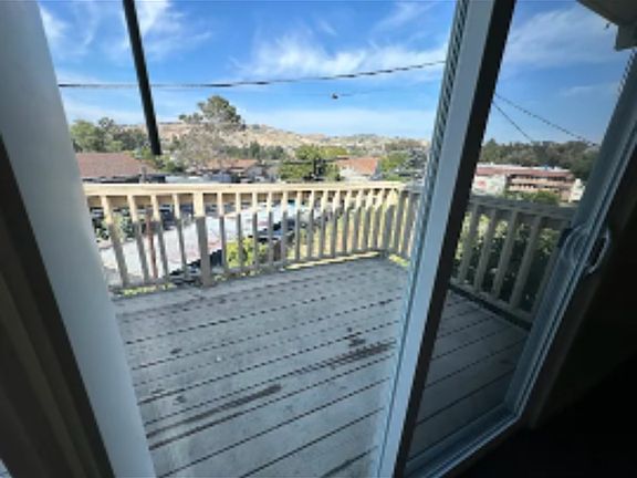 2nd image of 1560 Valle Vista Ave