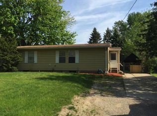 837 R G Curtiss Ave, Lansing, MI 48911