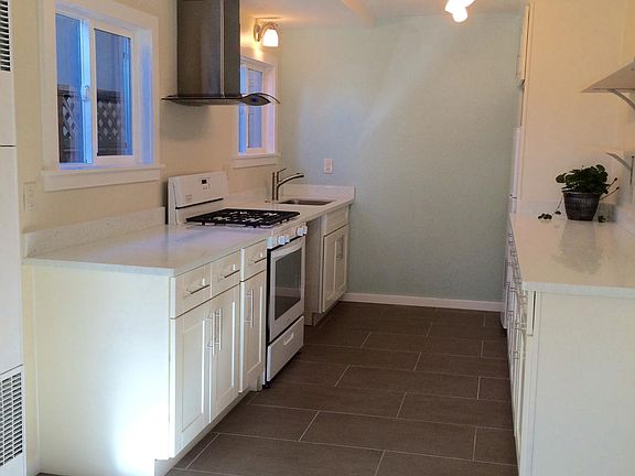 3rd image of 608 Oak Dr APT A