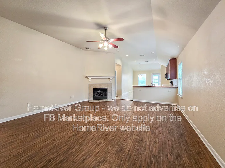 1261 Mountain Peak Dr — Photo 2