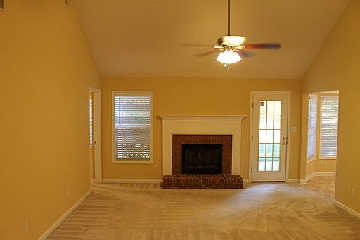 5th image of 243 Oakwood Cir