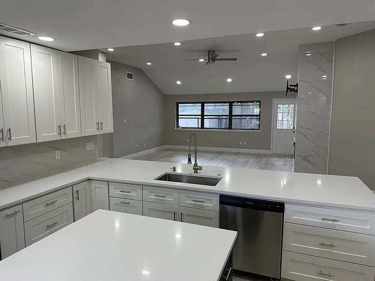 2415 Amber Hill Ln — Photo 6