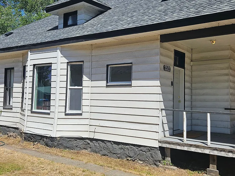 2521 N Hamilton St — Photo 3