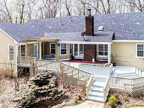 4th image of 395 Clara Dr