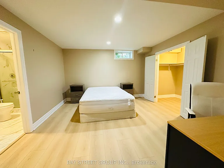 118 Fairglen Ave — Photo 25