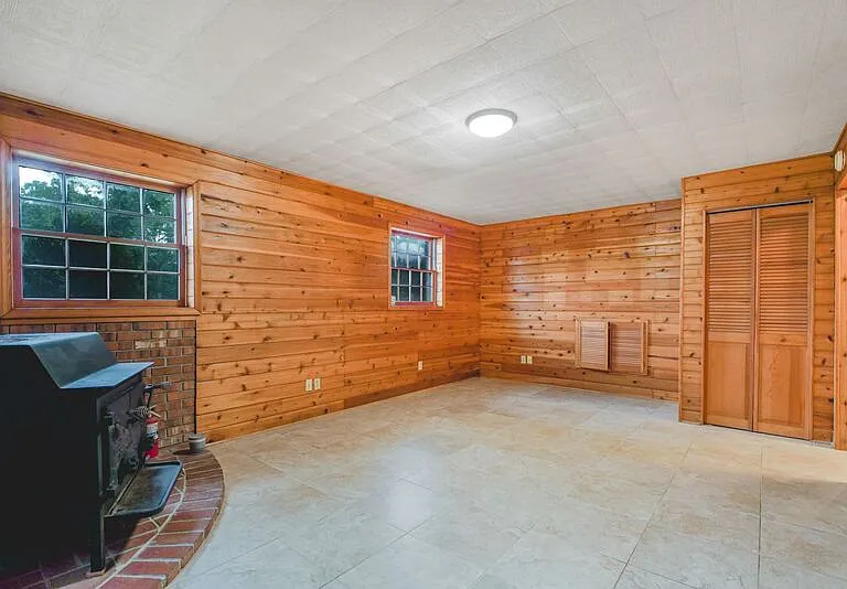 408 Deerwood Dr — Photo 19