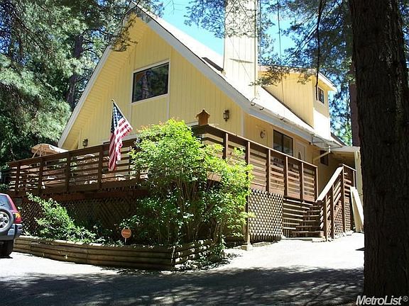 Veiw approaching house (top of driveway)