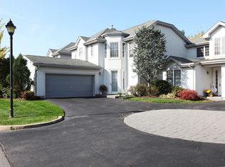 706 Balfour Pl, Melville, NY 11747