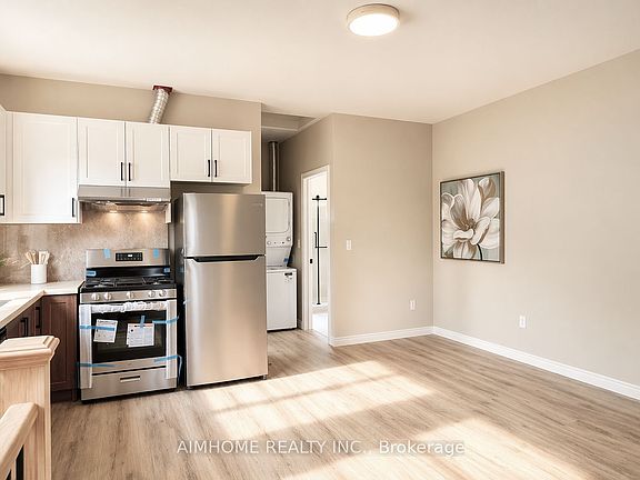 2nd image of 15 Waddington Cres #3