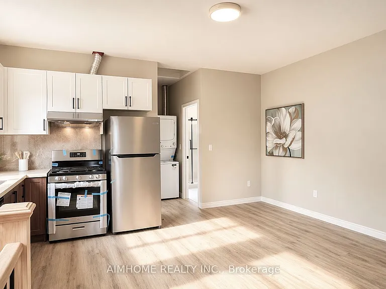 15 Waddington Cres #3 — Photo 4