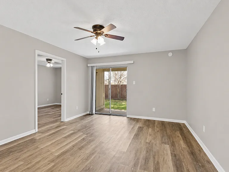 Cole Apartments — Photo 6