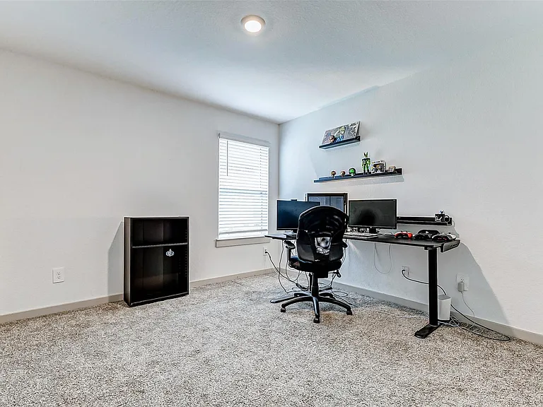 1731 William Scott St — Photo 12