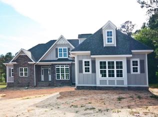 668 Heronsbrook Dr, Whispering Pines, NC 28327