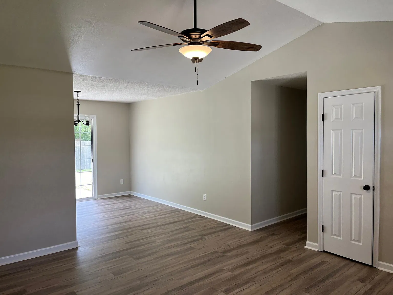 4 bed, 1394 sqft, $1,650 — Photo 4