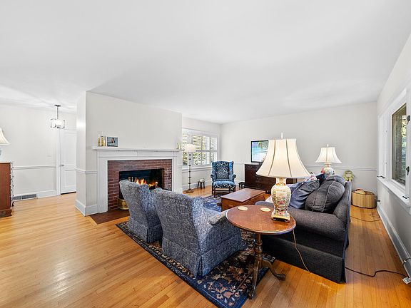 4th image of 1108 Brooks Ave