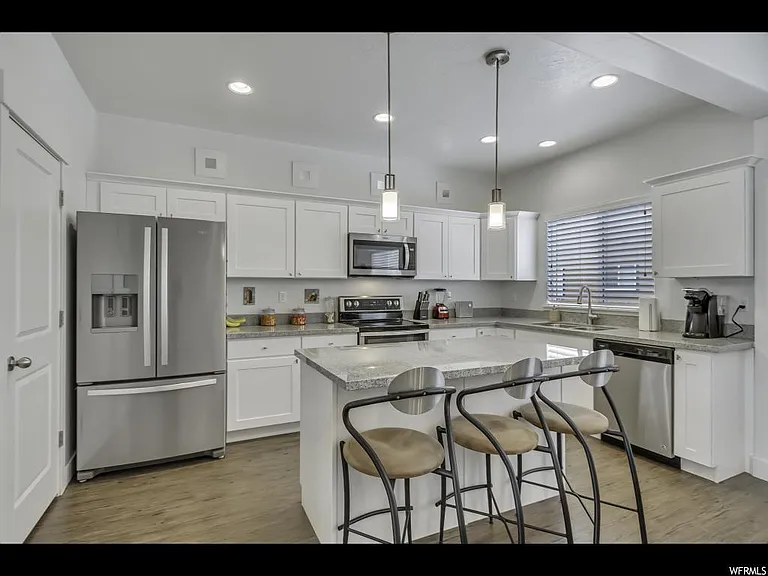 569 W Lewski Ln — Photo 4