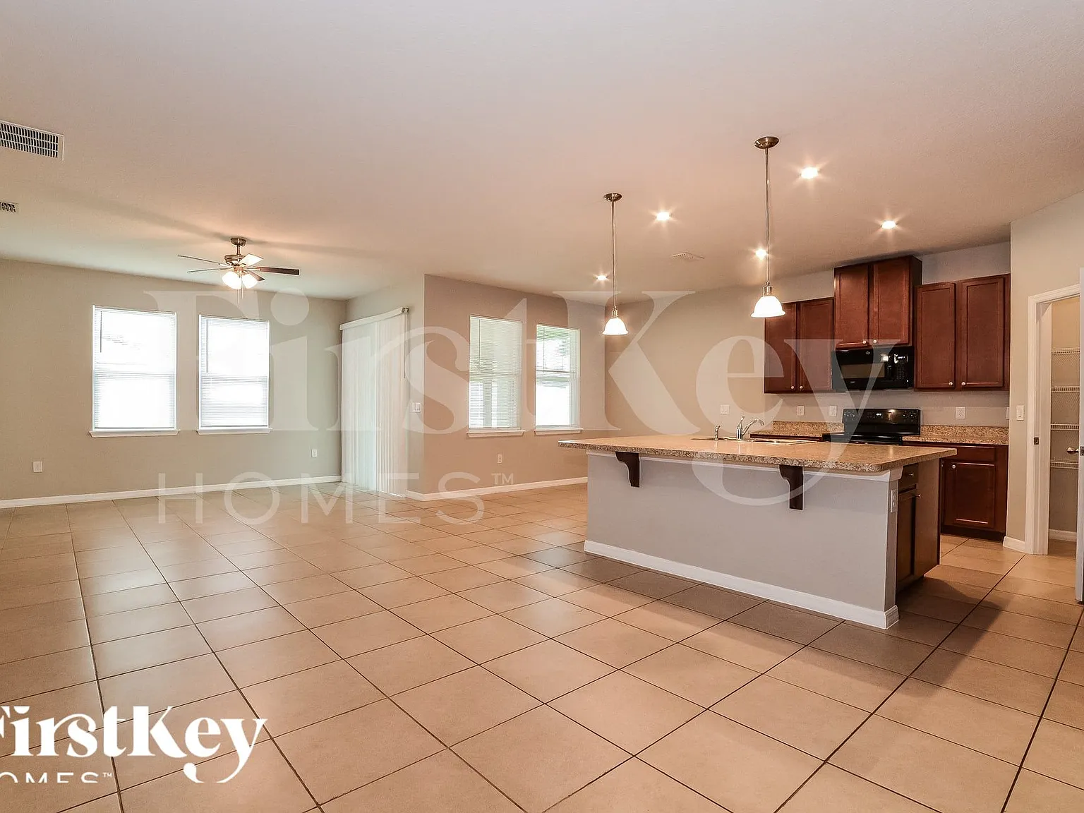 3 bed, 3.0 bath, 2022 sqft, $2,585 — Photo 3