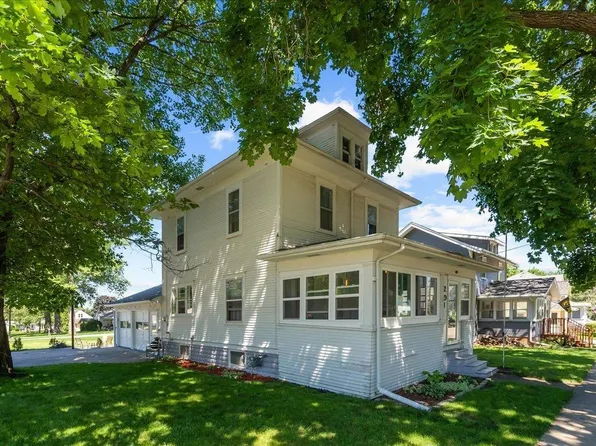 204 Jefferson St, Hudson, IA 50643