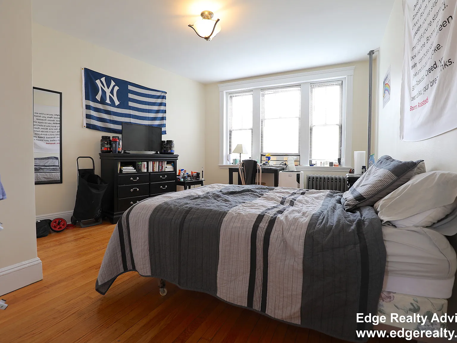 3 bed, 1000 sqft, $3,850 — Photo 1