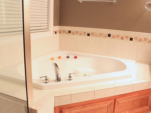 Jetted tub