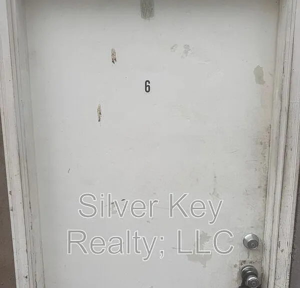 107 Forrest Ave #6 — Photo 1