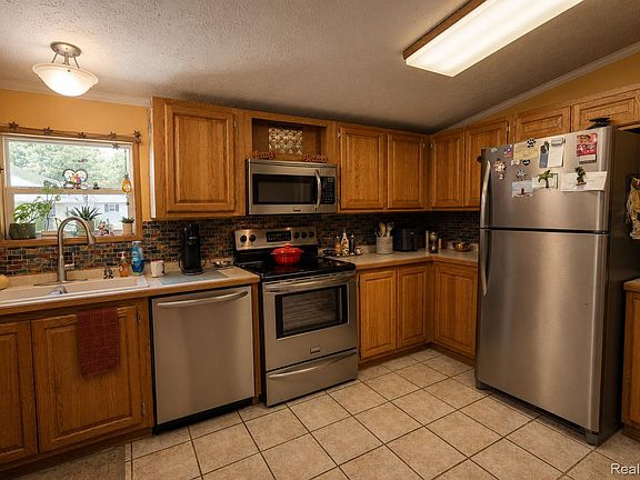 5th image of 285 Madison Ct