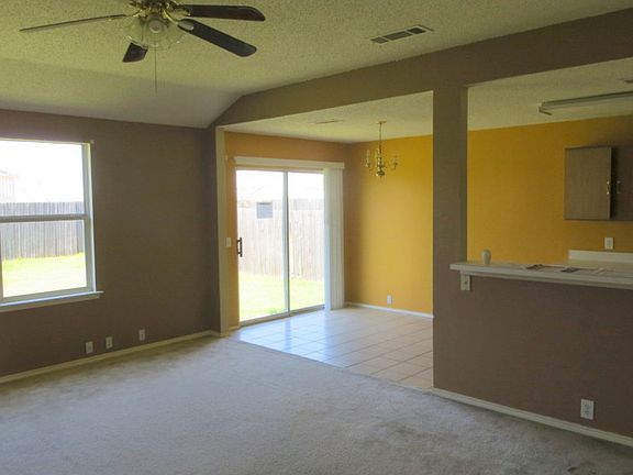 5th image of 1525 Columbia Dr