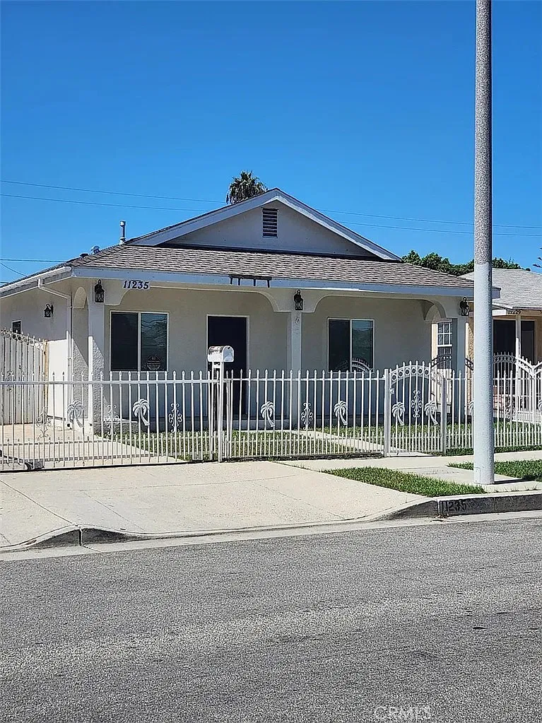 4 bed, 1903 sqft, $4,200 — Photo 1
