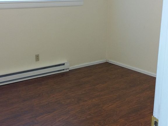3rd image of 5227 Brooklyn Ave NE APT 1