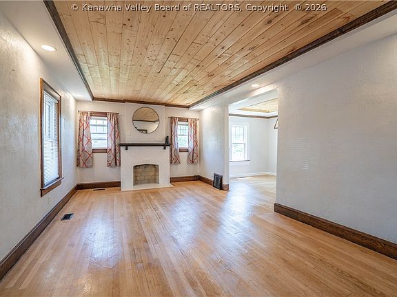 5th image of 929 Greendale Dr